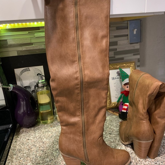 Woman’s high boots - Picture 4 of 8